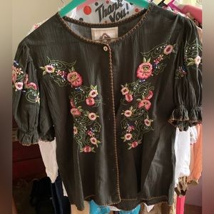 Chasing unicorns blouse, size medium